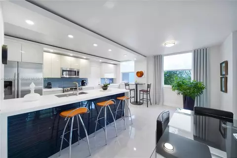 4200 Hillcrest Dr #411, Hollywood, FL 33021
