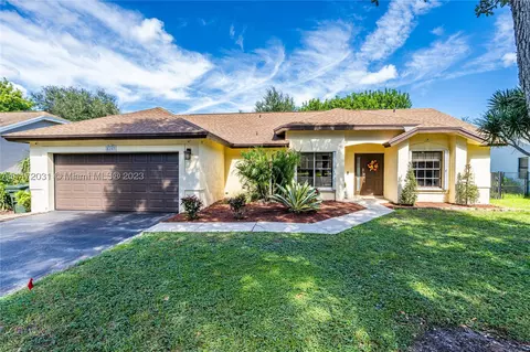 5197 NW 52nd St, Coconut Creek, FL 33073