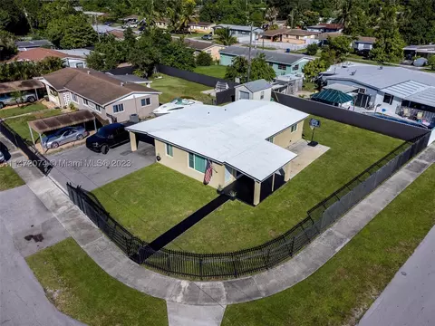 285 NW 183rd Ter, Miami Gardens, FL 33169