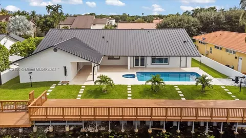 7325 N Augusta Dr, Hialeah, FL 33015 photo 1