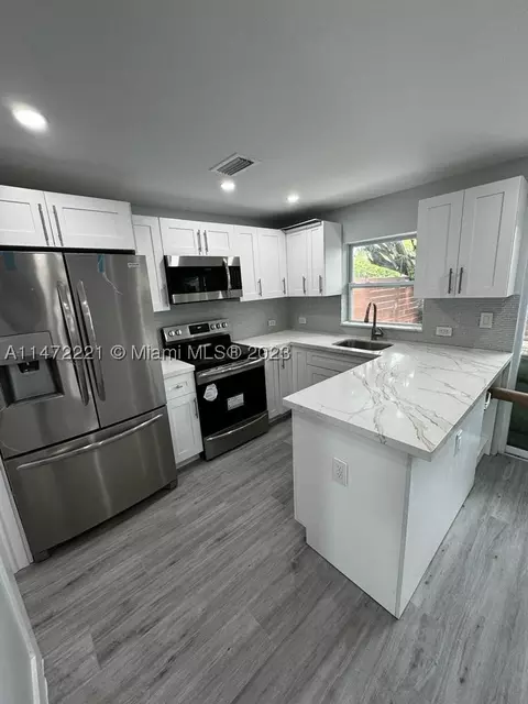 8350 NW 8th St #1-1, Miami, FL 33126