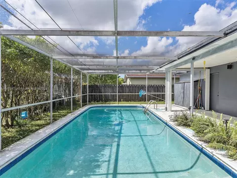 8630 NW 24th St, Sunrise, FL 33322