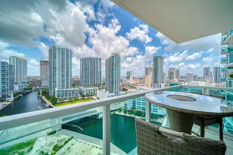 31 SE 5th St #2611, Miami, FL 33131