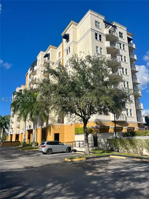 9021 SW 94th St #605, Miami, FL 33176