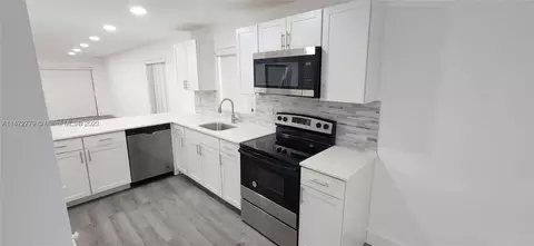 157 SE 7th St, Deerfield Beach, FL 33441