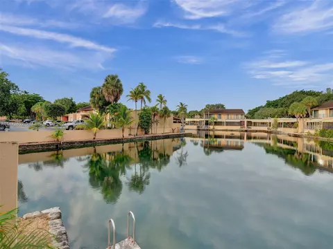 15504 Cairnryan Ct, Miami Lakes, FL 33014