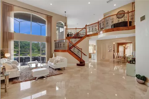 10461 N Lake Vista Cir, Davie, FL 33328