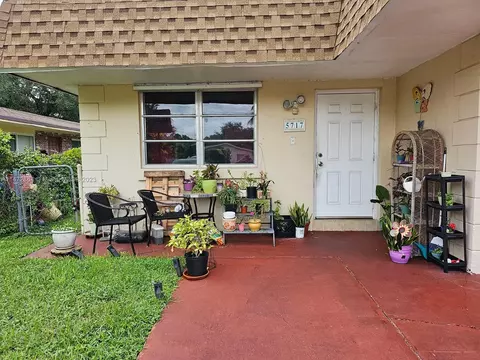 5715 Hayes St, Hollywood, FL 33021