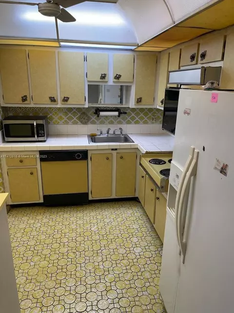 4851 NW 21st St #507, Lauderhill, FL 33313