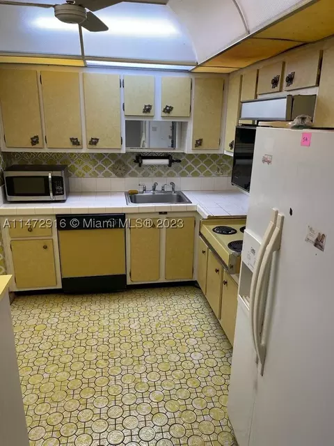 4851 NW 21st St #507, Lauderhill, FL 33313