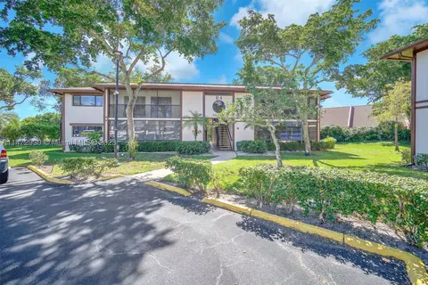 9379 S Belfort Cir #216, Tamarac, FL 33321