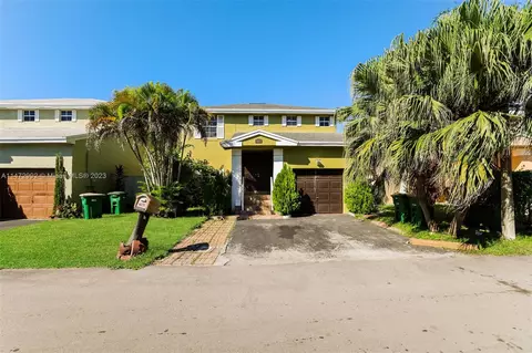 5811 Woodland Point Dr, Tamarac, FL 33319