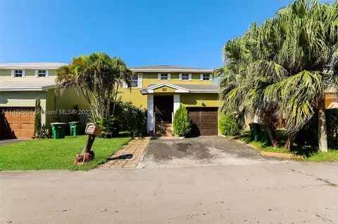 5811 Woodland Point Dr, Tamarac, FL 33319