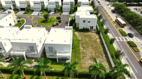10381 NW 67th Ter, Doral, FL 33178