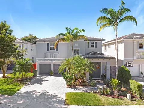 2974 NE 2nd Dr, Homestead, FL 33033