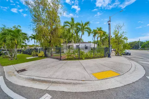 200 NE 46th St, Miami, FL 33137
