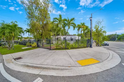 200 NE 46th St, Miami, FL 33137