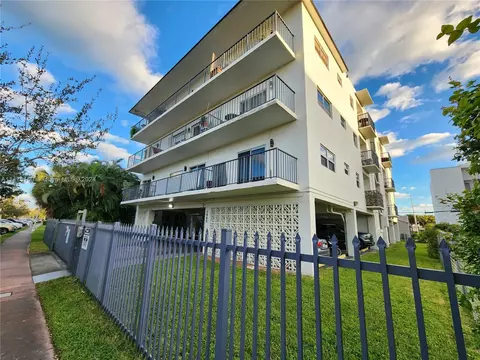 1960 Marseille Dr #304, Miami Beach, FL 33141