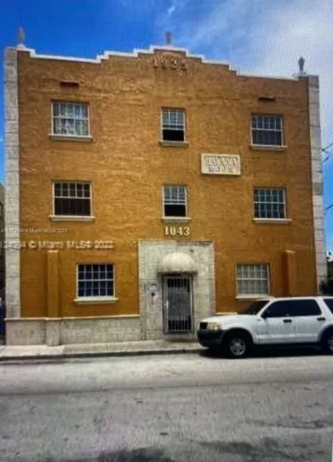 1043 NW 2nd St #9, Miami, FL 33128