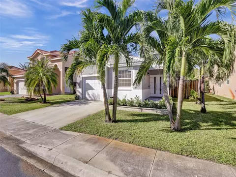 10523 SW 14th Ct, Pembroke Pines, FL 33025