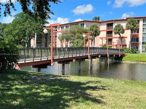 5945 Del Lago Cir #204, Sunrise, FL 33313