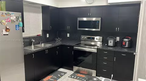 6710 SW 8th St, Pembroke Pines, FL 33023