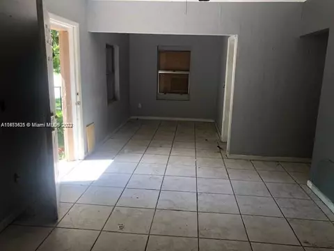 521 NW 33rd Ave, Miami, FL 33125