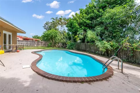 330 NW 195th Ter, Miami Gardens, FL 33169