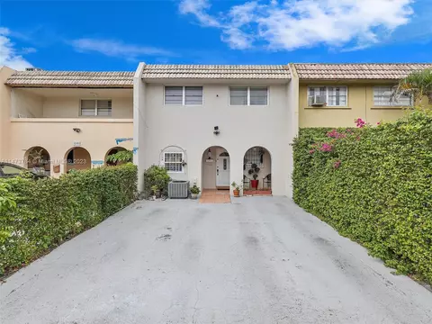 6950 W 2nd Way, Hialeah, FL 33014