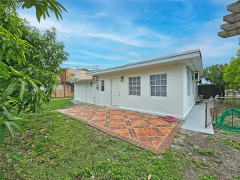 841 E 16th Pl, Hialeah, FL 33010 photo 18