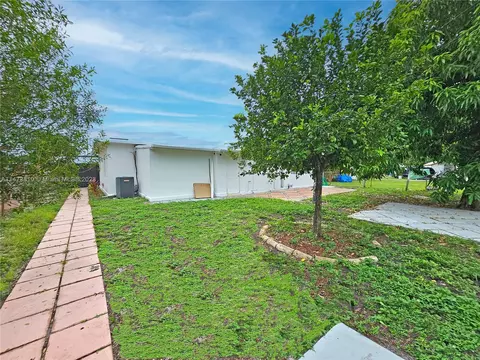 841 E 16th Pl, Hialeah, FL 33010 photo 22