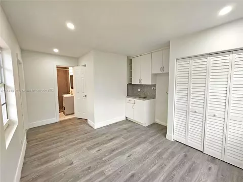841 E 16th Pl, Hialeah, FL 33010 photo 14