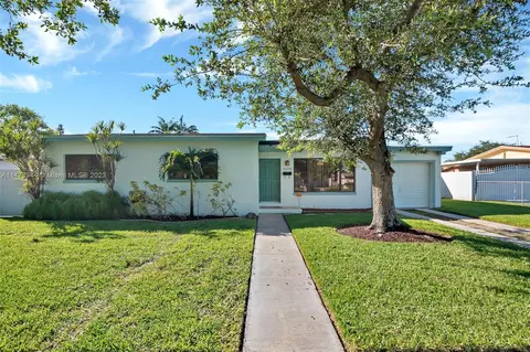 10250 Martinique Dr, Cutler Bay, FL 33189