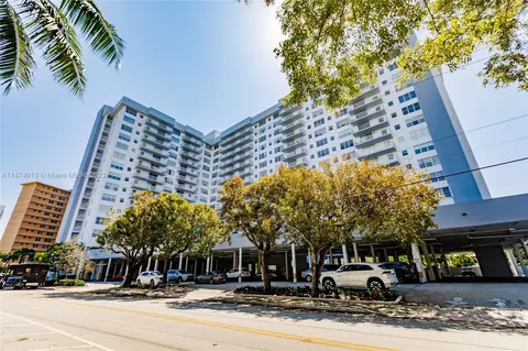 137 Golden Isles Dr #704, Hallandale Beach, FL 33009