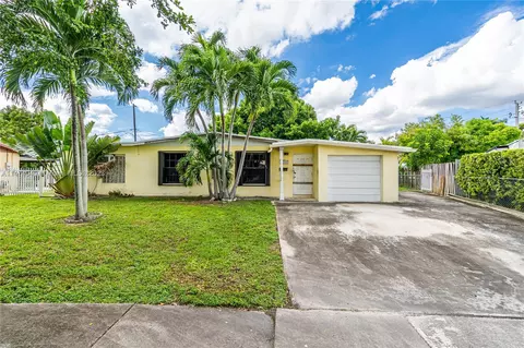 18530 NW 83rd Ct, Hialeah, FL 33015