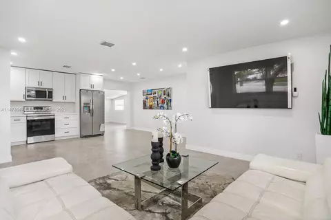 4310 NW 15th Ave, Oakland Park, FL 33309
