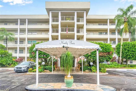 808 Cypress Blvd #302, Pompano Beach, FL 33069