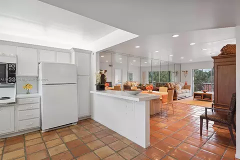 811 S Hollybrook Dr #309, Pembroke Pines, FL 33025
