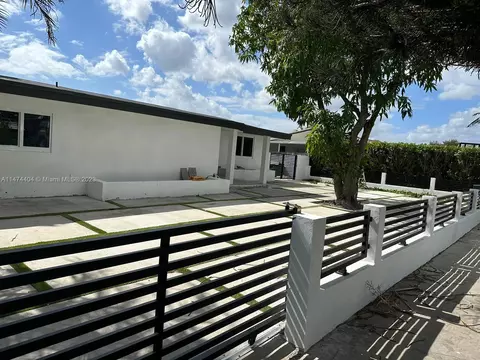 9030 SW 20th St, Miami, FL 33165