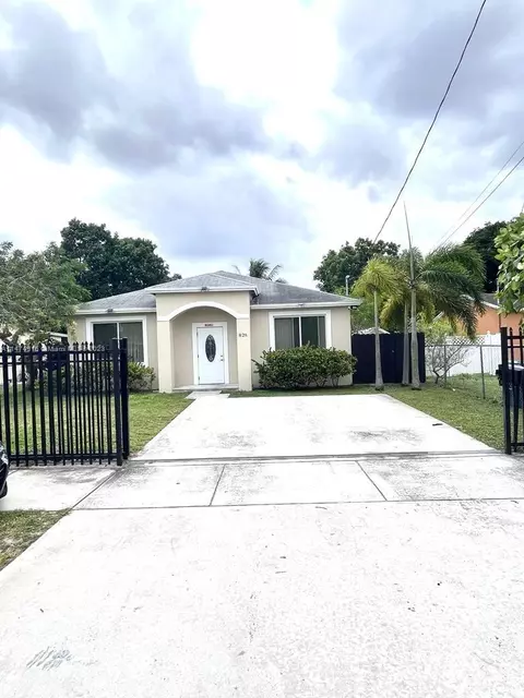 828 NW 118th St, Miami, FL 33168