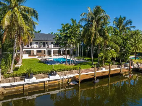 119 Holiday Dr, Hallandale Beach, FL 33009