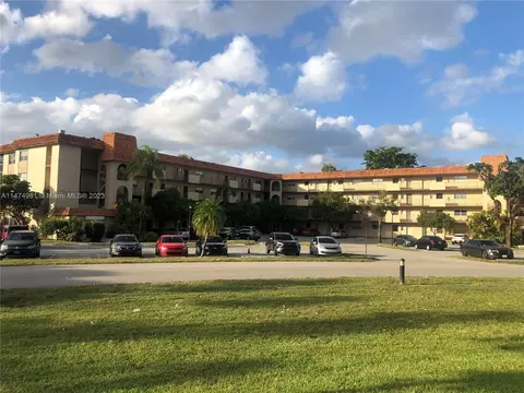 6201 N Falls Circle Dr #304, Lauderhill, FL 33319