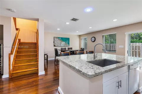 11540 NW 50th Ter, Doral, FL 33178
