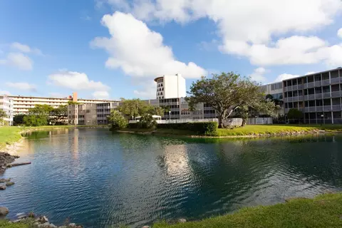 1690 NE 191st St #308-1, Miami, FL 33179