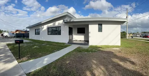 8811 SW 34th St, Miami, FL 33165