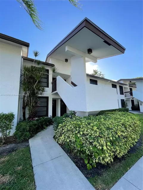204 Lake Pointe Dr #203, Oakland Park, FL 33309