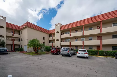 8040 N Sunrise Lakes Dr #208, Sunrise, FL 33322