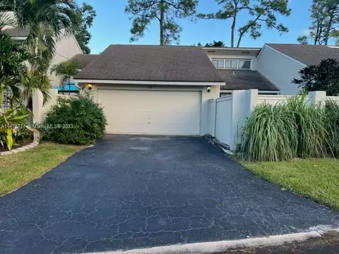 649 Spinnaker Ct, Wellington, FL 33414