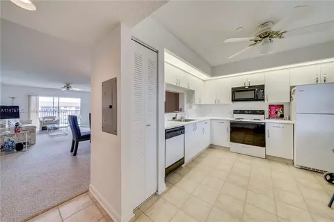 12550 SW 15th St #407E, Pembroke Pines, FL 33027
