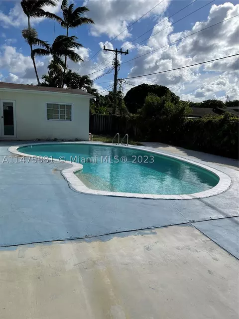 19720 Lenaire Dr, Cutler Bay, FL 33157